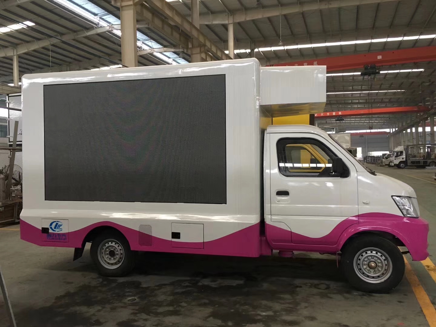 最新廣告車，駛向成功的自信成就之旅